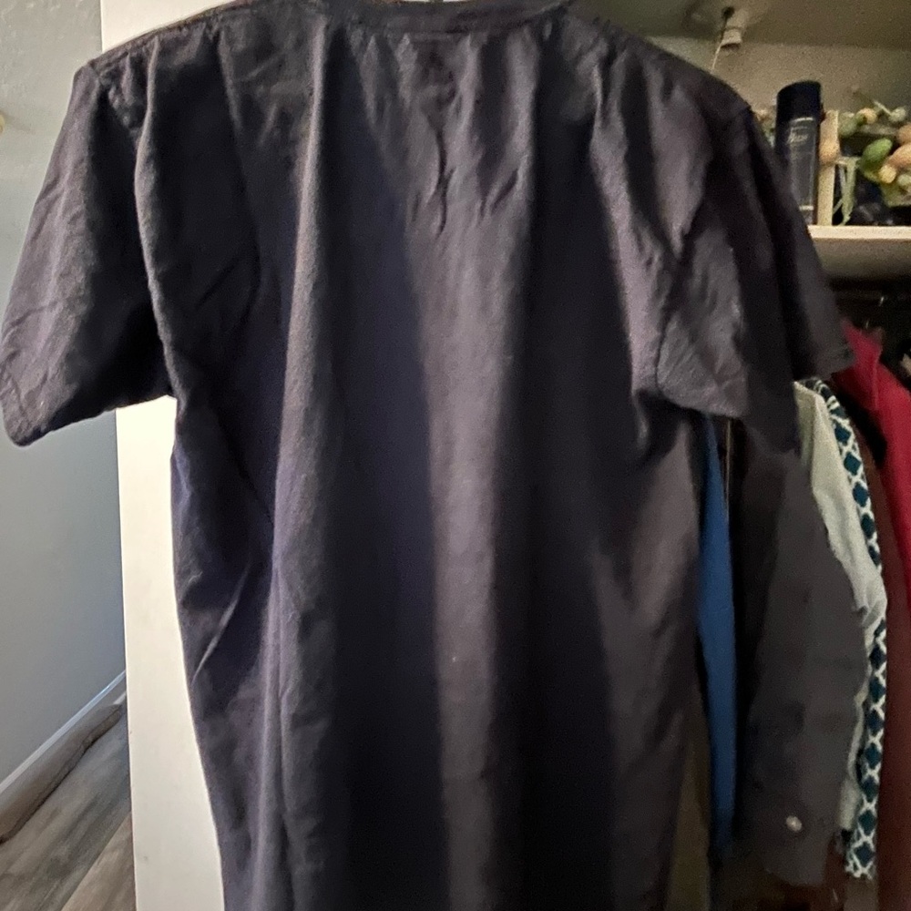 UConn Husky T-Shirt - Picture 2 of 3